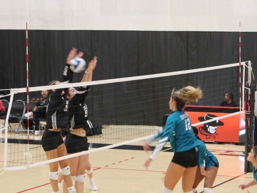 Brooke Barrois Volleyball - Glendale Community College - Blocking